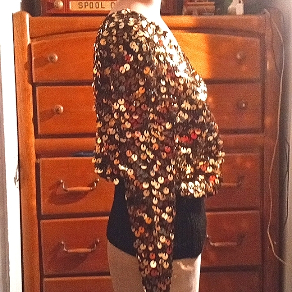 E.Haas & Co Vintage Gold and black fishscale V neck Sweater in EUC. Size Large - Picture 2 of 6